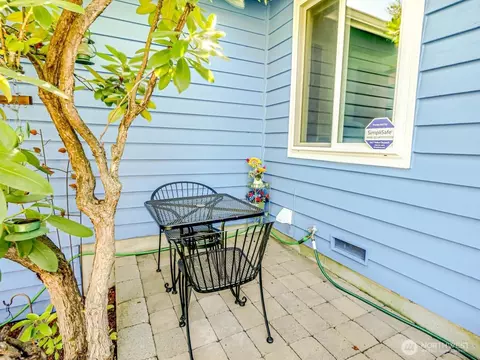 Exterior - 1608 Puget Dr, Everett, WA 98203 photo 4 of 8