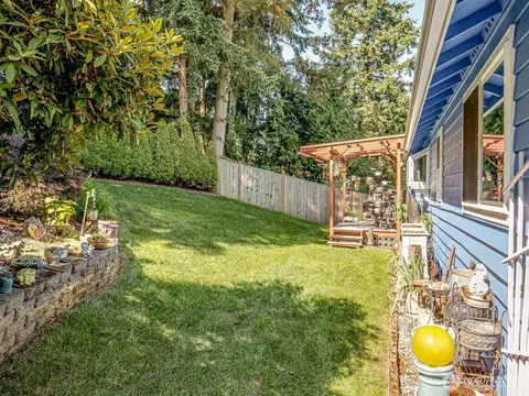 Exterior - 1608 Puget Dr, Everett, WA 98203 photo 7 of 8