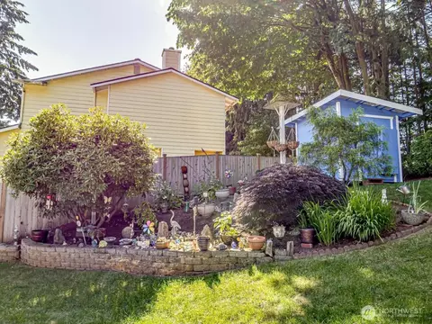 Exterior - 1608 Puget Dr, Everett, WA 98203 photo 6 of 8