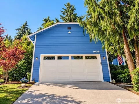 Exterior - 1608 Puget Dr, Everett, WA 98203 photo 3 of 7