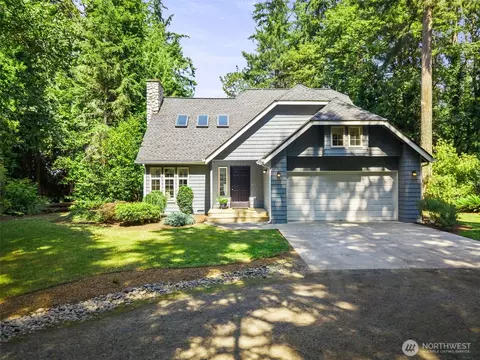 10109 NE Knight Rd, Bainbridge Island, WA 98110
