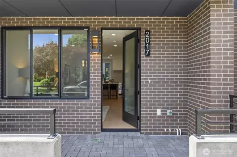 Exterior - 2017 Minor Ave E, Seattle, WA 98102 photo 3 of 7