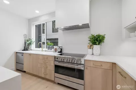 Kitchen - 2017 Minor Ave E, Seattle, WA 98102 photo 2 of 4