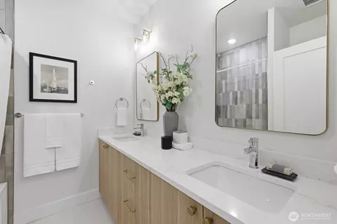 Bath - 2017 Minor Ave E, Seattle, WA 98102 photo 4 of 5