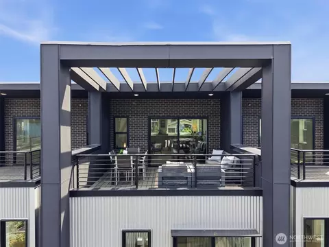 Exterior - 2017 Minor Ave E, Seattle, WA 98102 photo 6 of 7