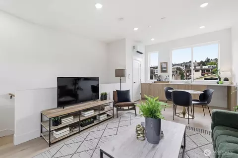 Living - 2017 Minor Ave E, Seattle, WA 98102 photo 5 of 6
