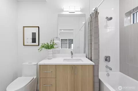 Bath - 2012 Fairview Ave E #A, Seattle, WA 98102 photo 5 of 5