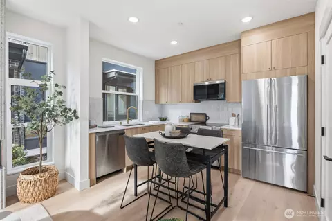 Kitchen - 2012 Fairview Ave E #B, Seattle, WA 98102 photo 2 of 3