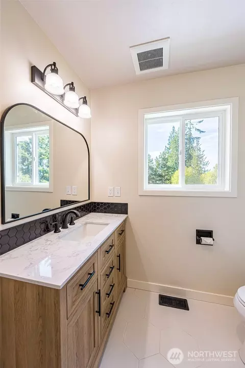 Bath - 571 Spyglass Ln, Sequim, WA 98382 photo 3 of 4