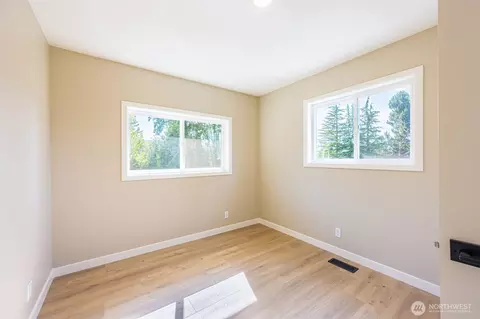 Bedroom - 571 Spyglass Ln, Sequim, WA 98382 photo 3 of 6