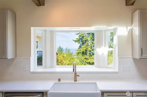 Kitchen - 571 Spyglass Ln, Sequim, WA 98382 photo 3 of 5