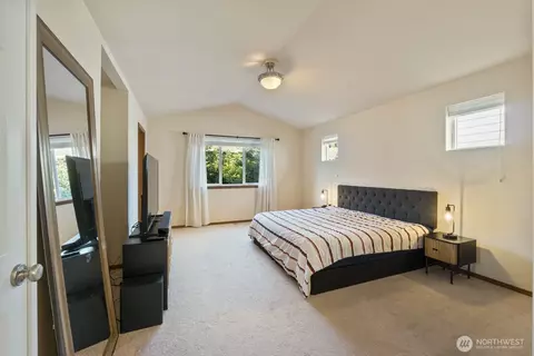 Bedroom - 14611 46th Ave SE, Bothell, WA 98012 photo 2 of 4