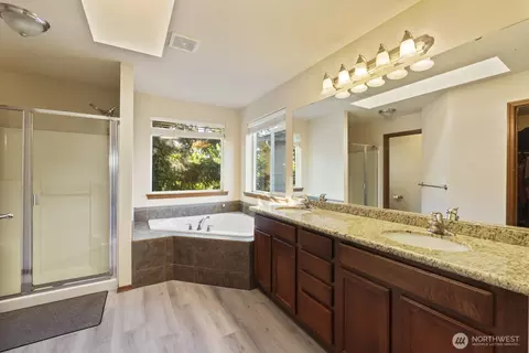 Bath - 14611 46th Ave SE, Bothell, WA 98012 photo 2 of 3