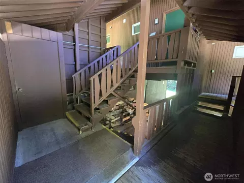 Entry Way - 31008 Ski Club Ln, Enumclaw, WA 98022 photo 1 of 3