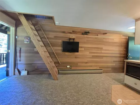 Living - 31008 Ski Club Ln, Enumclaw, WA 98022 photo 1 of 2