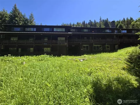 Exterior - 31008 Ski Club Ln, Enumclaw, WA 98022 photo 2 of 5