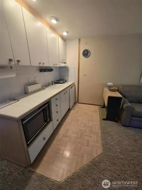 Kitchen - 31008 Ski Club Ln, Enumclaw, WA 98022 photo 1 of 2