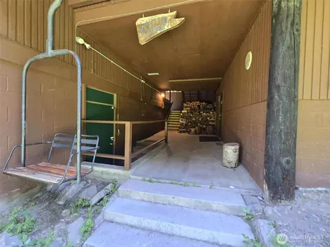 Exterior - 31008 Ski Club Ln, Enumclaw, WA 98022 photo 3 of 5