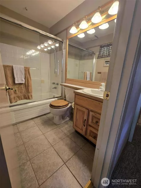Bath - 31008 Ski Club Ln, Enumclaw, WA 98022 photo 1 of 3
