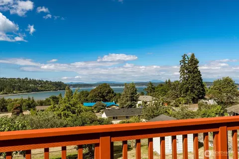 479 Elderberry St, Oak Harbor, WA 98277