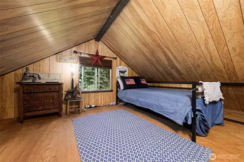 Bedroom - 71 E Leisure Ln, Grapeview, WA 98546 photo 1 of 4