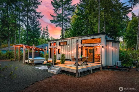 1431 E Phillips Lake Loop Rd, Shelton, WA 98584