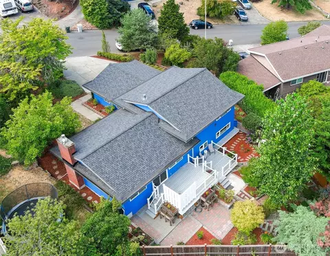 26432 Somerset Ln, Kent, WA 98032