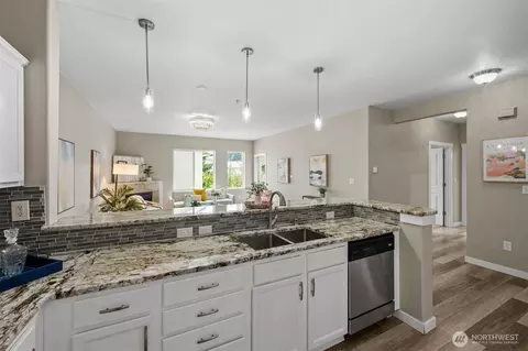Kitchen - 14915 38th Dr SE #II3031, Bothell, WA 98012 photo 3 of 5