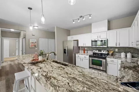 Kitchen - 14915 38th Dr SE #II3031, Bothell, WA 98012 photo 4 of 5