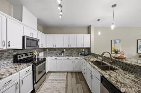 Kitchen - 14915 38th Dr SE #II3031, Bothell, WA 98012 photo 2 of 5