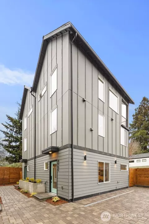 806 S C S Rose St, Seattle, WA 98108