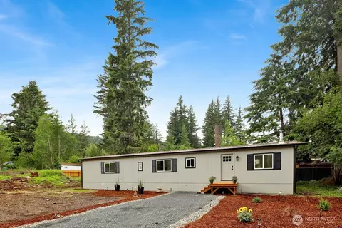 8433 Golden Valley Dr, Maple Falls, WA 98266