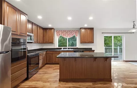 Kitchen - 20122 194th Ave E, Orting, WA 98360 photo 4 of 4