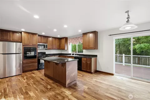 Kitchen - 20122 194th Ave E, Orting, WA 98360 photo 2 of 4