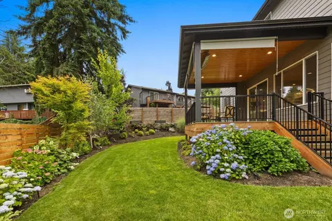 Exterior - 22005 4th Ave W, Bothell, WA 98021 photo 5 of 6