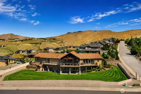 101 Mountain Brook Ln E, Wenatchee, WA 98801