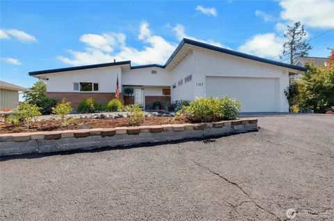 Exterior - 1167 Mckinley St, Enumclaw, WA 98022 photo 2 of 12