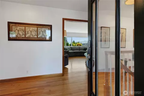Entry Way - 1167 Mckinley St, Enumclaw, WA 98022 photo 1 of 2