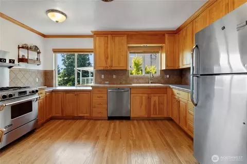 Kitchen - 1167 Mckinley St, Enumclaw, WA 98022 photo 3 of 5