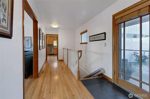 Entry Way - 1167 Mckinley St, Enumclaw, WA 98022 photo 2 of 2