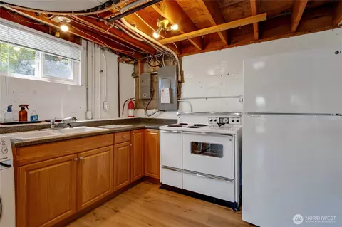 Kitchen - 1167 Mckinley St, Enumclaw, WA 98022 photo 5 of 5