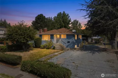 4424 S Holly St, Seattle, WA 98118