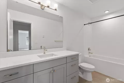 Bath - 121 171st Pl SW #A, Bothell, WA 98012 photo 3 of 3