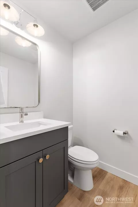 Bath - 121 171st Pl SW #A, Bothell, WA 98012 photo 1 of 3