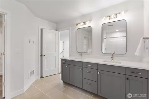 Bath - 121 171st Pl SW #A, Bothell, WA 98012 photo 2 of 3