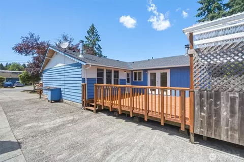 Exterior - 8527 9th Ave SE, Everett, WA 98208 photo 7 of 7