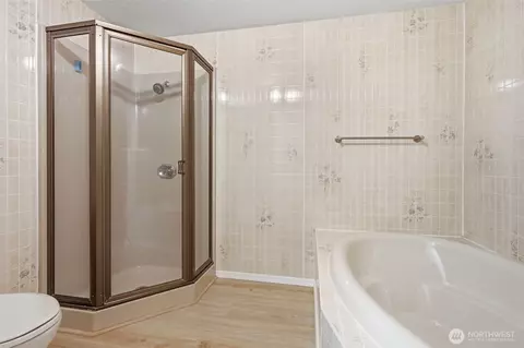 Bath - 8527 9th Ave SE, Everett, WA 98208 photo 3 of 3
