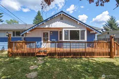 Exterior - 8527 9th Ave SE, Everett, WA 98208 photo 1 of 7