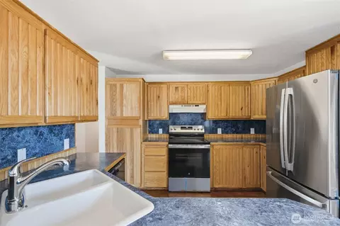 Kitchen - 8527 9th Ave SE, Everett, WA 98208 photo 2 of 4