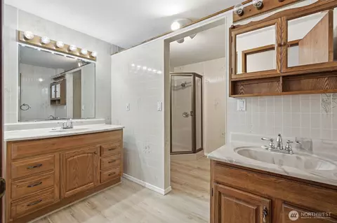 Bath - 8527 9th Ave SE, Everett, WA 98208 photo 2 of 3